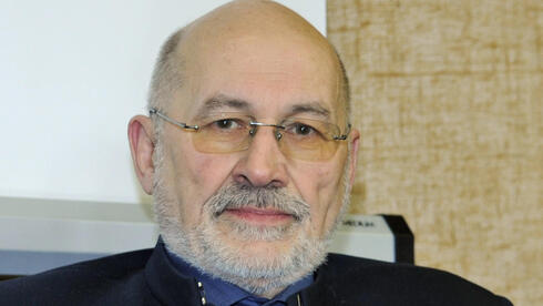 מת מכחיש השואה הורסט מאהלר, שהיה בין מייסדי