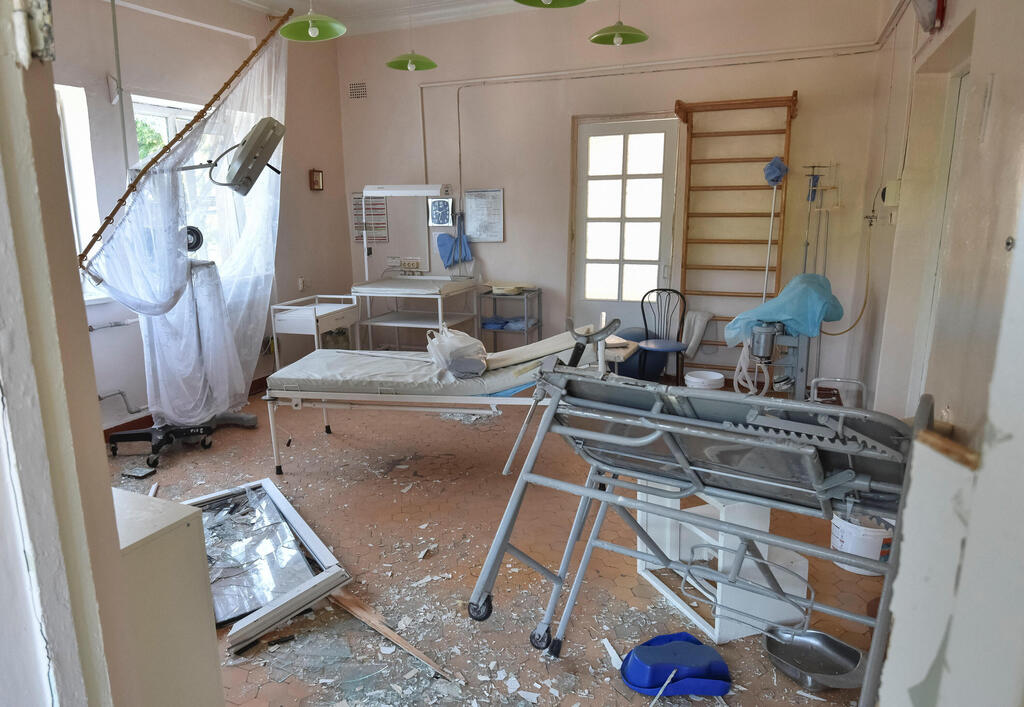 בית החולים שנפגע במחוז דנייפרופטרובסק (צילום: REUTERS/Mykola Synelnykov) בית חולים במחוז דנייפרופטרובסק ב אוקראינה נפגע בהפצצה של רוסיה