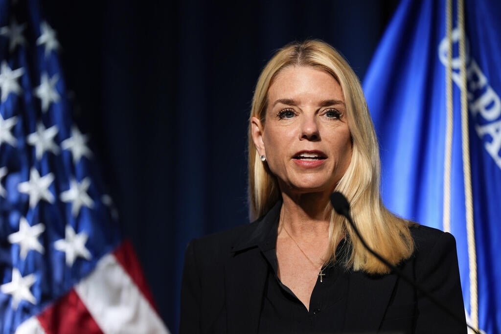 Photo: Julia Demaree Nikhinson/AP פאם בונדי, התובעת הכללית של ארה"ב