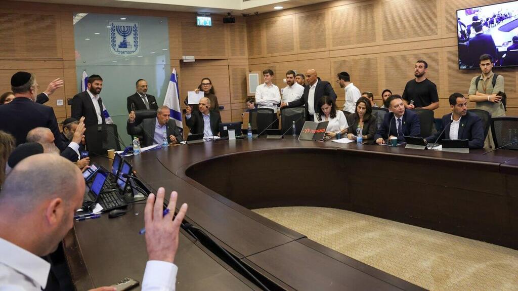 Knesset committee vote (Photo: Danny Shem Tov, Knesset Spokesperson) חנוך מילביצקי בוועדת הכספים אחרי ההצבעה על מינויו