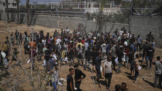 סיוע הומניטרי מוצנח מעל א-זוואידה