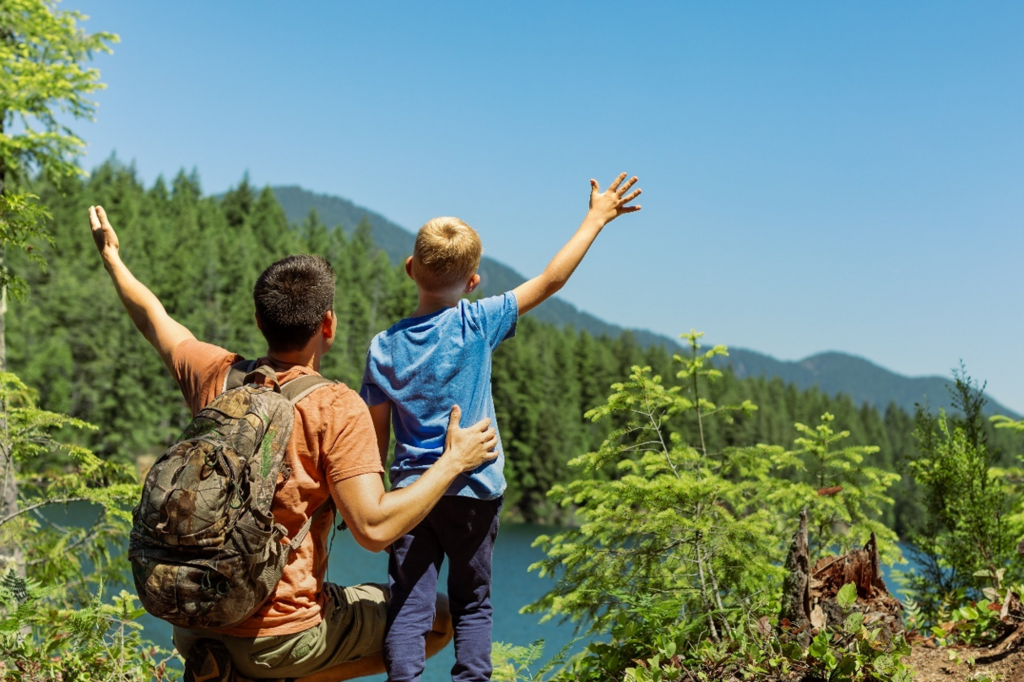 צילום: Shutterstock ילדים ביער