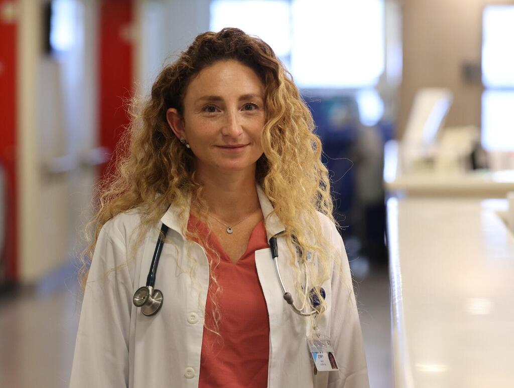 "הציבור קושר באופן שגוי התמוטטות לבבית לתופעה שאינה קיימת". ד"ר דנה ויסקין, קרדיולוגית באיכילוב (צילום: ליאור צור, דוברות איכילוב) ד"ר דנה ויסקין, רופאה פנימית וקרידולוגית, איכילוב