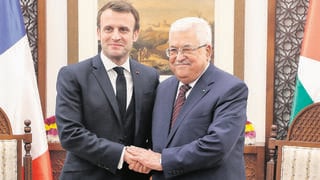 עמנואל מקרון עם אבו מאזן
