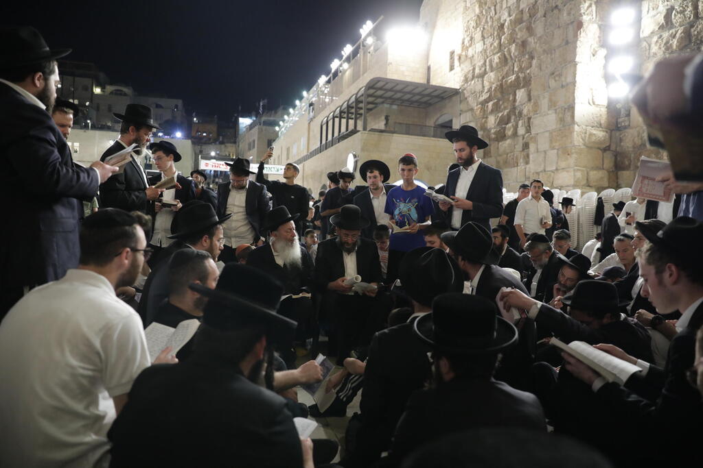 הכותל בתשעה באב, ארכיון. י"ז בתמוז מתחיל את תקופת שלושת השבועות
