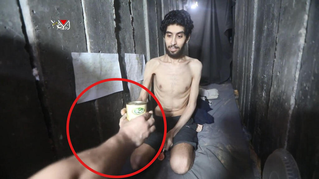 היד של המחבל בתיעוד של אביתר דוד חשפה את השקר של חמאס היד של המחבל בתיעוד של אביתר דוד חשפה את השקר של חמאס