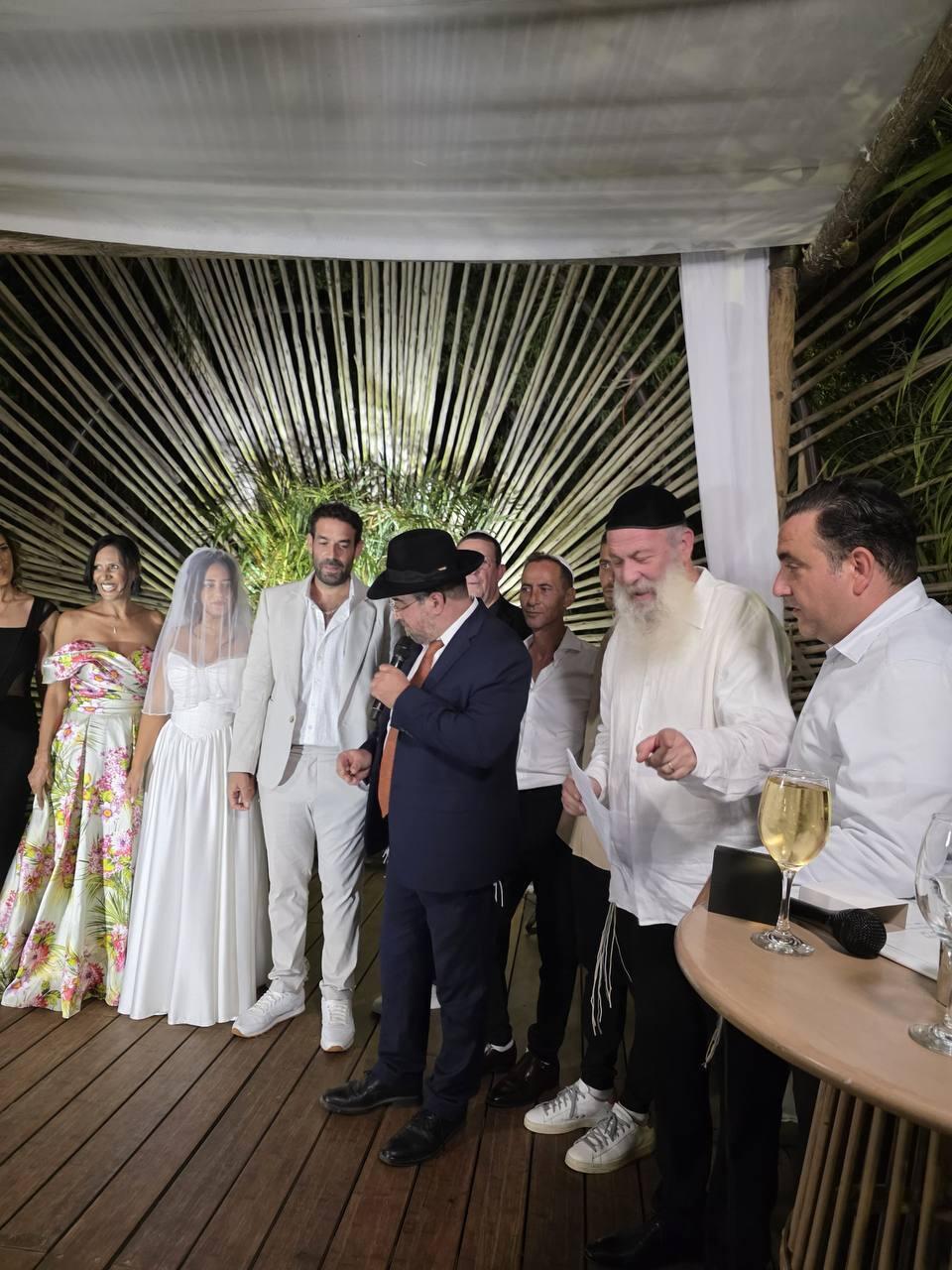 הרבה מזל טוב! (צילום: באדיבות איציק אוחנה 'כיכר השבת') רביד פלוטניק חתונה מאי גריאני