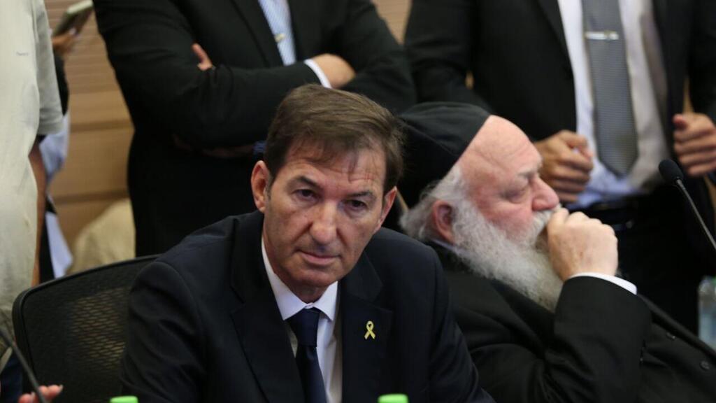 גולדקנופף לצד ביסמוט. ההתנגדות הולכת ומעמיקה (צילום: אלכס קולומויסקי) דיון מינוי יו"ר ועדת חוץ וביטחון בוועדת הכנסת