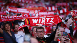 אוהד עם צעיף של פלוריאן וירץ