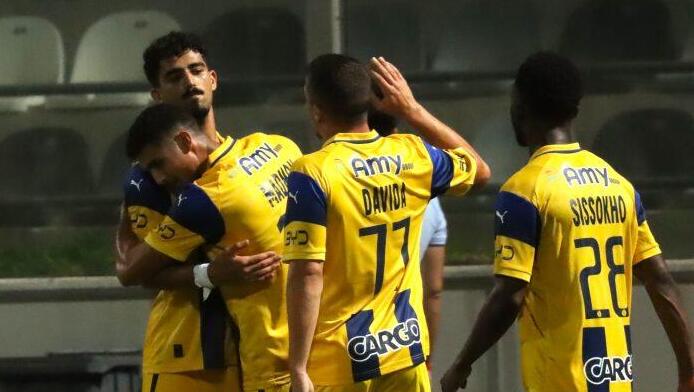 שחקני מכבי ת