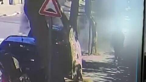 תיעוד השלכת רימון רסס לעבר בית בהרצליה