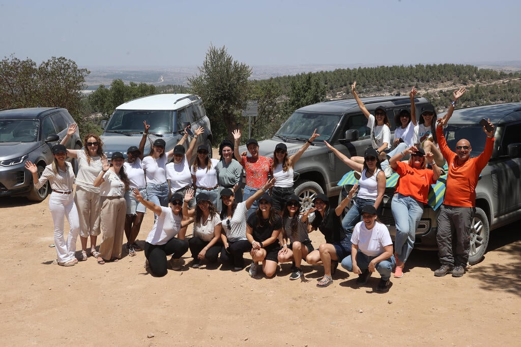 טיול שטח בהרי ירושלים של נשות המילואימניקים, בליוויו של קובי בצלאל