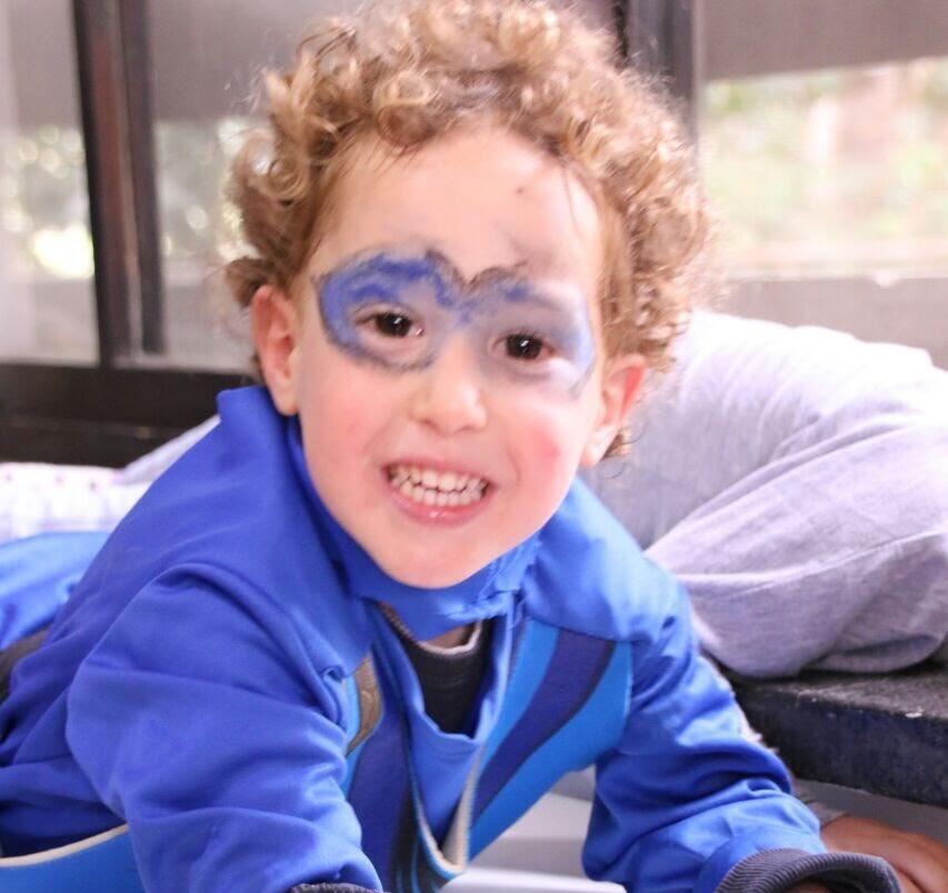 עומר סתיו בילדותו המוקדמת