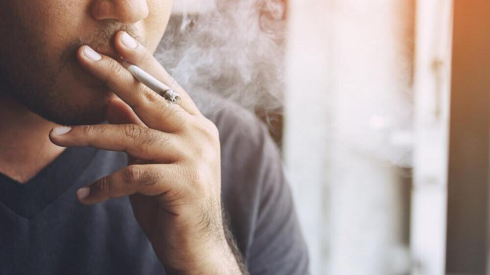 לא מצליחים להיגמל? לפחות תפחיתו (צילום: shutterstock) עישון. אילוסטרציה