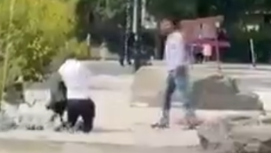 התוקף מימין ליד היהודי ובתו