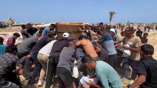 ארגזי סיוע שהוצנחו לעזה