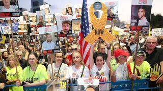 עצרת משפחות החטופים בכיכר החטופים בתל אביב