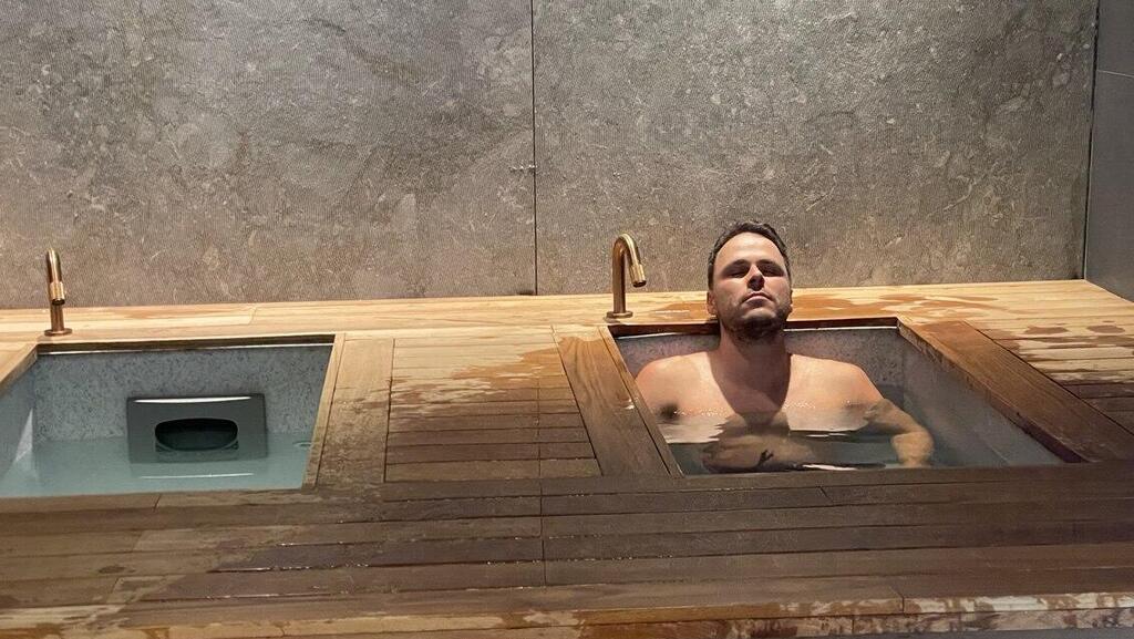 אמבטיית קרח ב-WLNS CLUB (צילום: נילי לוין) WLNS CLUB