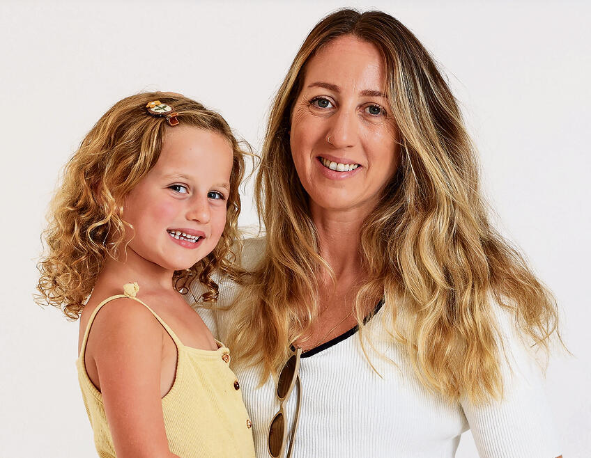 "הגוף שלי יודע ללדת". נועה גולדנברג עם בתה | צילום: אלעד גרשגורן yk14469729