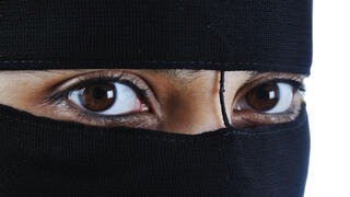 איראן אישה רעלה אילוסטרציה אילוס