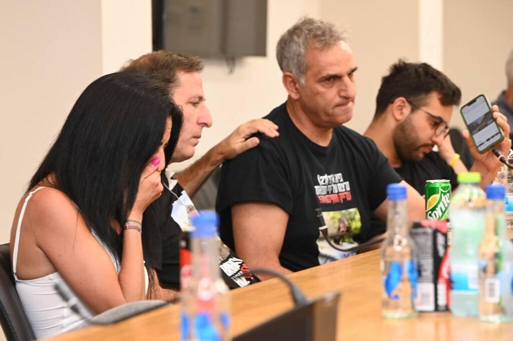 פגישתם של יו"ר ההסתדרות, המגזר העסקי ומשפחות החטופים (צילום: יסמין גיל, דוברות ההסתדרות) פגישתם של יו"ר ההסתדרות, המגזר העסקי ומשפחות החטופים