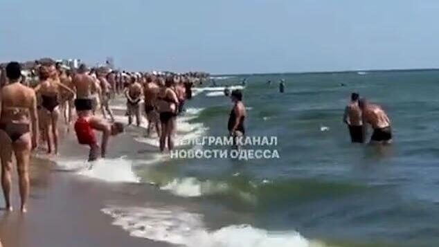 אוקראינה אודסה רוחצים נכנסו לשחות בים נהרגו מ פיצוץ מוקשים