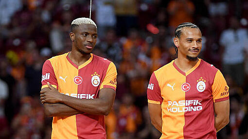 סאנה ואוסימן מוצגים באיסטנבול