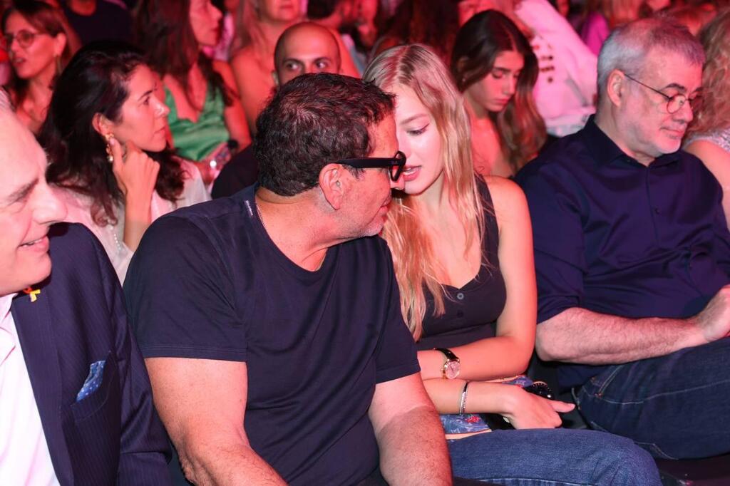 נכנסו בנפרד אבל התיישבו צמוד. איל ומאיה (צילום: רפי דלויה ) איל ולדמן בת זוג מאיה תצוגה שנקר