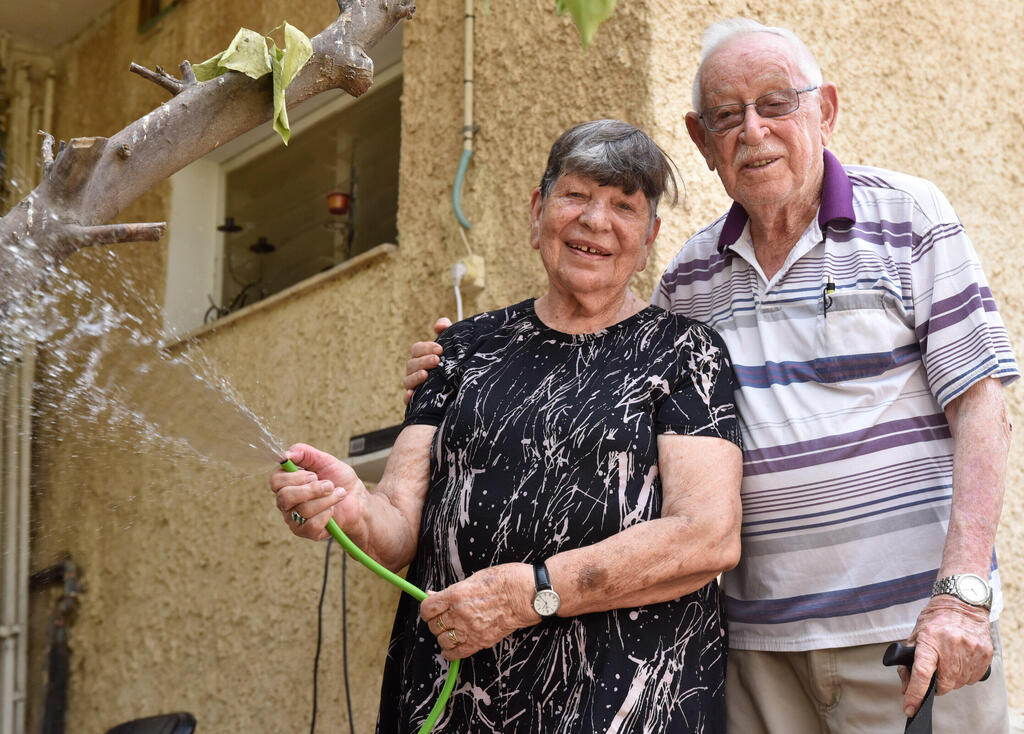 רגילים לחום. יזרעאלה ושמשון כספי, טירת צבי | צילום: שרון צור yk14474030