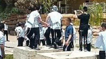 רוקדים על קברו של בן גוריון