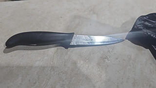 הסכין ששלף תושב עזה במעבר קלנדיה