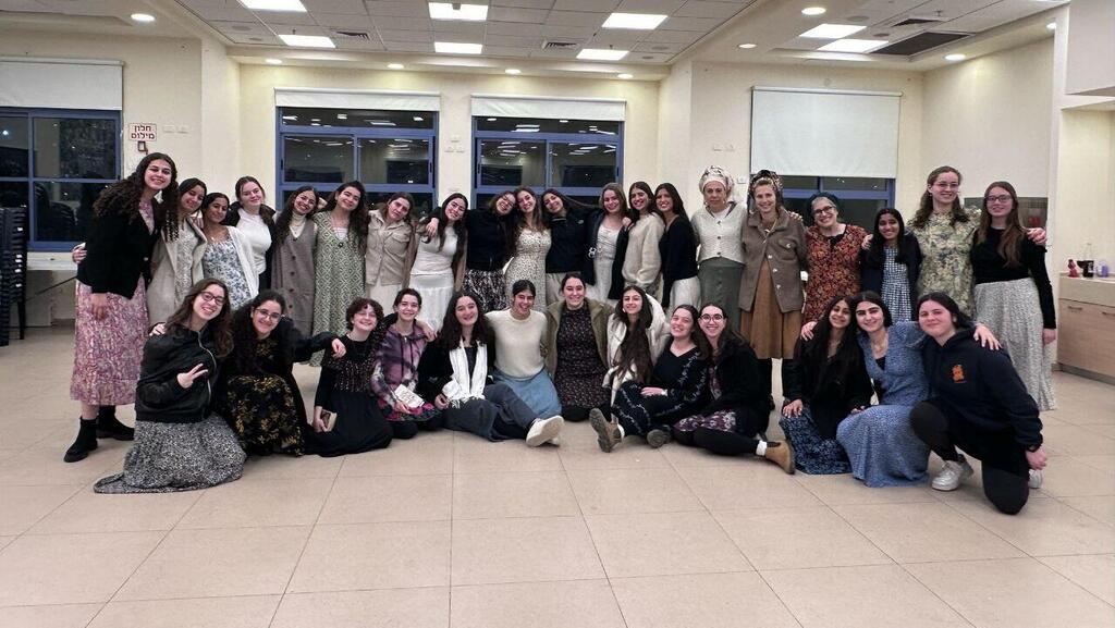 Girls who made aliyah to Israel with the Naaleh program (Photo: The Bnei Akiva Yeshivot and Ulpanot Center) Aliyah
