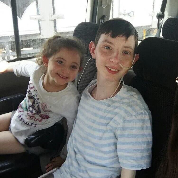Gigi Bat-Ami with her brother Ra’anan Shimon before his death (Photo: Courtesy of the family) בת עמי גיגי עם אחיה ז"ל
