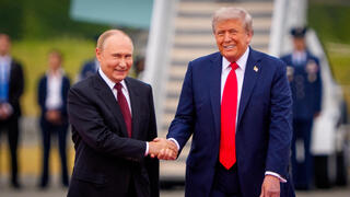 דונלד טראמפ וולדימיר פוטין בפסגה באלסקה