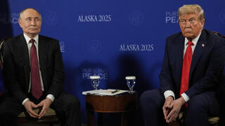 דונלד טראמפ וולדימיר פוטין בפסגה באלסקה