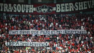 השלט של אוהדי הפועל באר-שבע נגד אופ