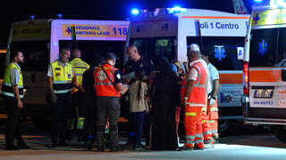 איטליה חולים פלסטינים מגיעים לטיפול נמל תעופה ב רומא