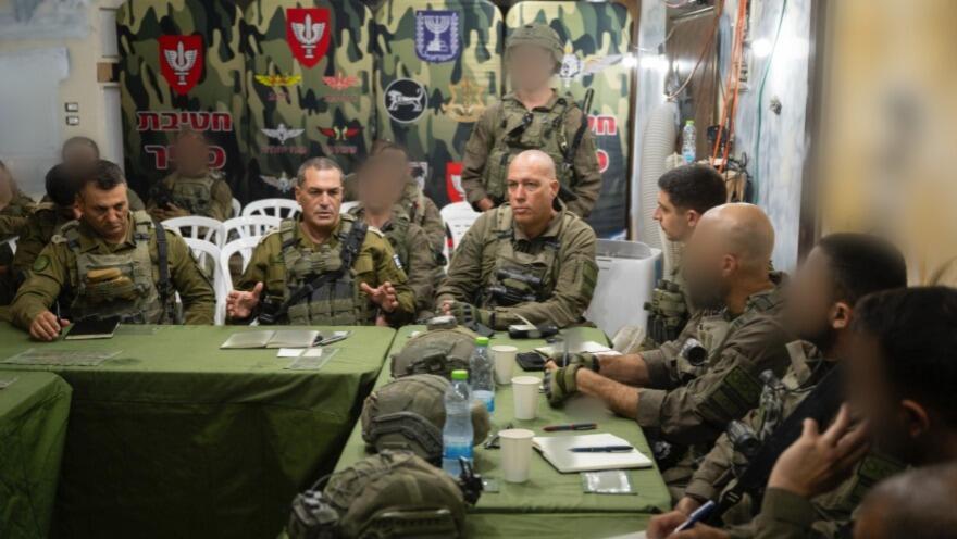 Zamir during a briefing in Gaza (Photo: IDF) הרמטכ"ל אייל זמיר בעזה