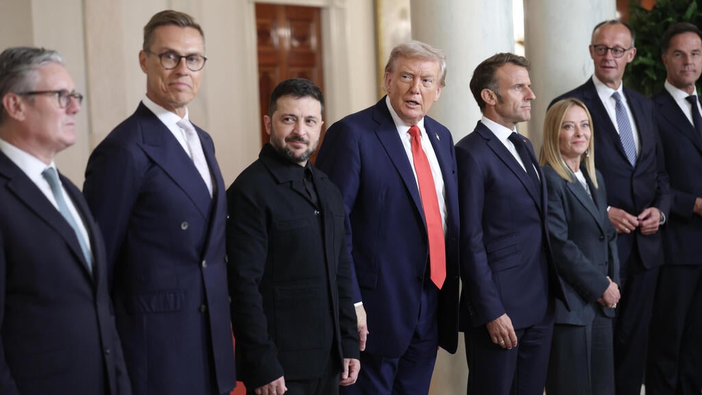 European leaders meet Trump in August as Europe stays out and Putin may join (Photo: Win McNamee/Getty Imagesº) נשיא ארה"ב טראמפ עם נשיא צרפת מקרון ראש ממשלת איטליה מלוני ראש ממשלת בריטניה סטרמר קנצלר גרמניה מרץ ונשיא אוקראינה זלנסקי פסגה הבית הלבן