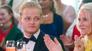 נורבגיה יורשת העצר הנסיכה מטה מריט עם בנה מריוס בורג הויבי ש מואשם ב אונס תמונת ארכיון 2022