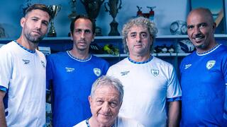 שחקני העבר עם המדים החדשים של נבחרת ישראל