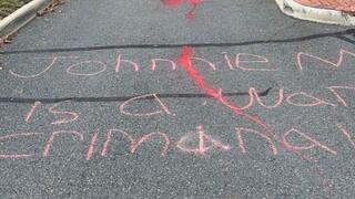 כיתוב נגד מור