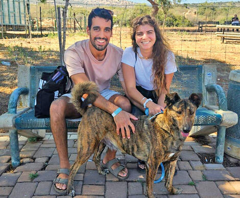 זינה עם ההורים המאמצים נועה ודרור yk14482007