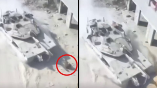 טנק של גדוד 74 דורס מחבל חמוש