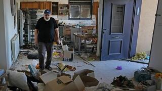 אבנר אליהו בביתו ההרוס בשתולה