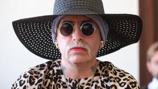 גרמניה ניאו נאצי מזדהה כאישה וירצה עונש מאסר בכלא לנשים