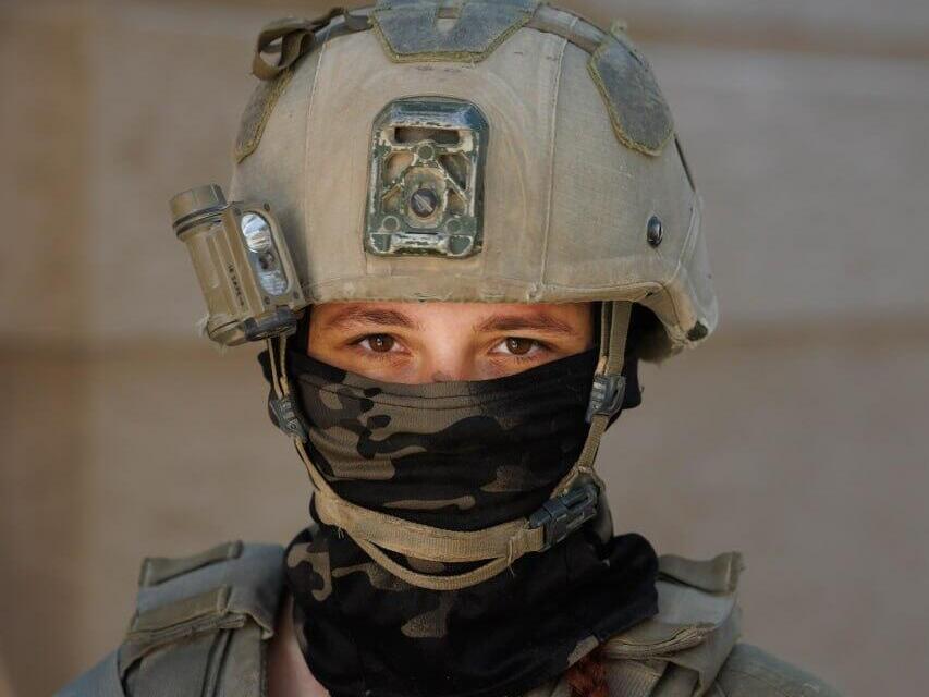 Lt. A (Photo: Ziv Koren) הלוחמות הפרמדיקיות שמתמרנות עם הלוחמים ברצועת עזה