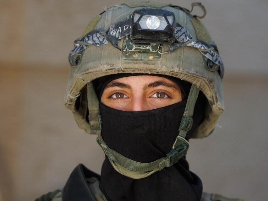 Sgt. N (Photo: Ziv Koren) הלוחמות הפרמדיקיות שמתמרנות עם הלוחמים ברצועת עזה