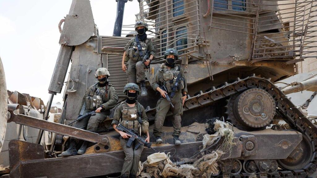 Photo: Ziv Koren הלוחמות הפרמדיקיות שמתמרנות עם הלוחמים ברצועת עזה