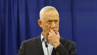 בני גנץ מכנס מסיבת עיתונאים